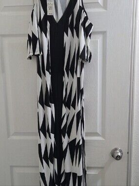 Ashley Stewart Black and White Geometric Cold-Shoulder Tunic